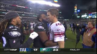 Eagles players congratulate Eli Manning after MNF