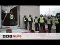 Weekend of violent UK protests leads to emergency Downing Street meeting | BBC News