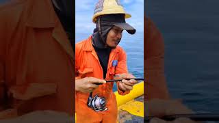 hiburan setelah lelah nya bekerja, mancing time.. #shorts #fishing #fish #pelaut #viralvideo