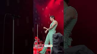 Harry Styles’ Entrance Just Broke the Internet 😭🔥 What Was That Dance?!