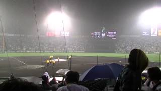 阪神―ヤクルト　雨でわたわたする甲子園球場　2014/08/29