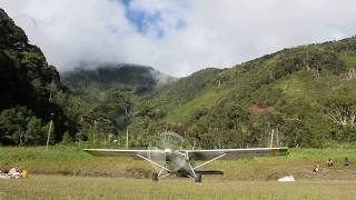 PESAWAT KECIL PERINTIS MISI TAKE OFF DI PEDALAMAN PAPUA, LAPTER OKHIKA.