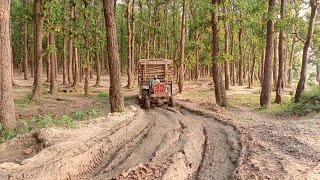 Swaraj 855 offroad heavy load trolley stuck in mud during rainy days | offroad tractor performance