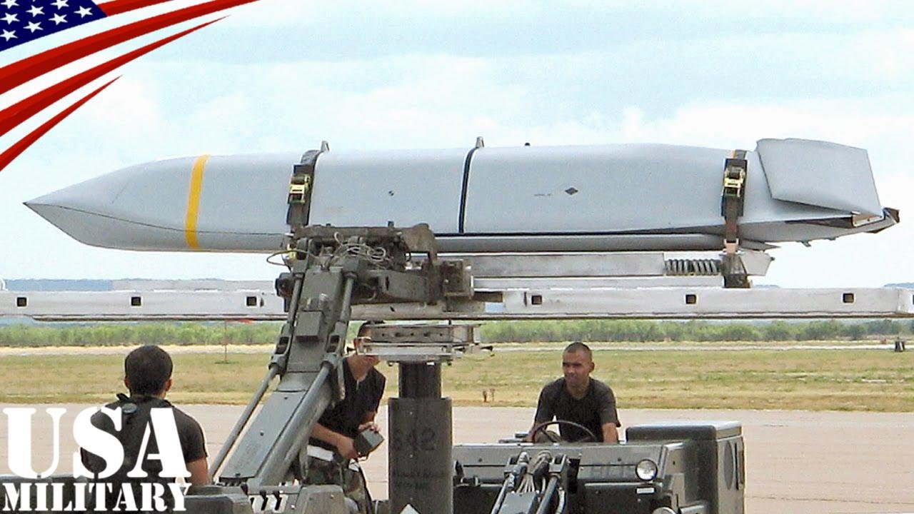 AGM-158 JASSM 巡航ミサイル取付作業・B-1B爆撃機 - AGM-158 JASSM Cruise Missile Loading ...