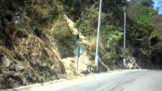 Guatemala desde un auto que circula en la region de la Antigua