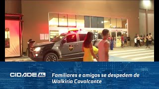 Familiares e amigos se despedem de Walkiria Cavalcante, assassinada pelo ex-marido