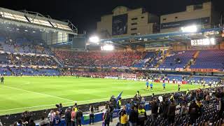 Slávističtí fanoušci na stadionu Chelsea v Londýně.