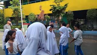 variasi gerak dasar lokomotor dan lokomotor manipulativ permainan bola kasti kelas 3 SD