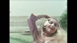 Asha Bhosle humming in the film "Kashmir Ki Kali", music O P Nayyar, Year 1964