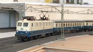 Märklin 3034 cream blue and tin plate coaches