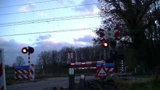 Spoorwegovergang Oldenzaal // Dutch railroad crossing