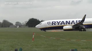 RyanAir plane loses front landing gear during emergency landing