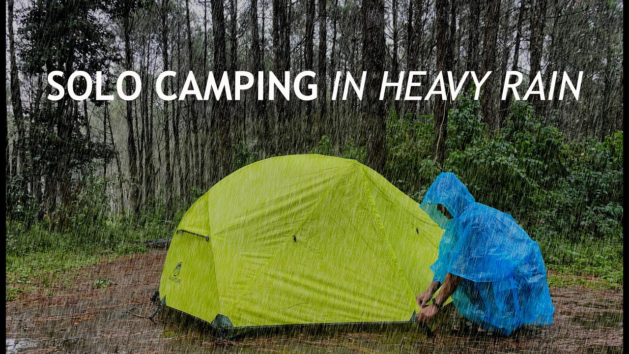 SOLO CAMPING IN HEAVY RAIN AND THUNDERSTORM • RELAXING IN THE TENT WITH ...