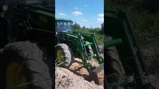 Incarcator frontal nou de 1500 kg montat pe tractor John Deere 6400