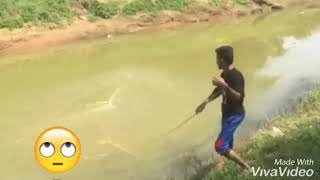 മഴക്കാലത്ത് പുഴയോരത്ത്   കാണുന്ന  ഒരു   കാഴ്ച്ച fish.wayanad.banasuradam