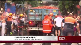 20,000 People Throw Tomatoes at Each Other