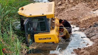 Incredible!! Dozer Recovery Fail And Powerful Safety Recovery Successful​ By Skill Crane 80Ton Truck