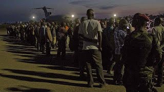 CHANGEMENT DE SITUATION. ATTERRISSAGE À L'AÉROPORT DE GOMA DES COMMANDOS SUD AFRICAIN. RENFORT DE...