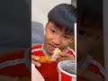 Thử thách đầu năm vừa ngon, vừa giòn. Gà xốt cua Singapore của KFC, ăn là ghiền | Mẹ Hương Hương