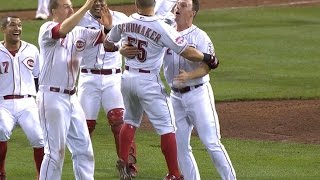 Reds walk off on Schumaker's double