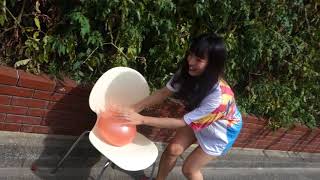 夏限定　涼める風船動画　アミナの水入り風船わり　Water balloonbust　Balloon Pop