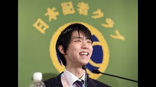 記者会見する羽生結弦