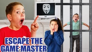 Escape the Game Master! SuperHero Kids & Searching the Abandoned Mysterious Mansion for the Clue!