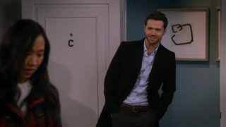 Charlie steals Apartment from Ellen 😂  - How I Met Your Father S01E03