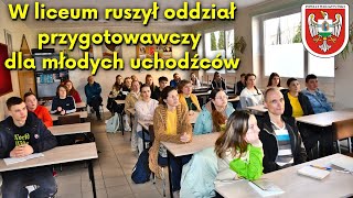 POWIAT WOLSZTYŃSKI: W liceum ruszył oddział przygotowawczy dla młodych uchodźców 💛💙