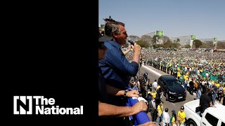 Jair Bolsonaro's supporters held back from Supreme Court during protest