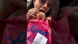 Hawaii’s #1 snack • Leonard’s Malasadas • #shorts #youtube #hawaii #hawaiifood #waikiki #malasada