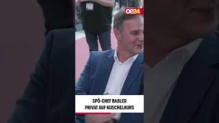 Knutsch-Foto: SPÖ-Chef Babler privat auf Kuschelkurs 💋#shorts