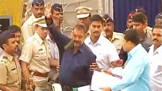 Sanjay Dutt walks out of Pune's Yerwada Jail after 42 months