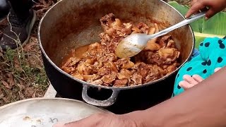 cocinando chivo y cerdo con moro de habichuela  en el campo a leña en 🇩🇴