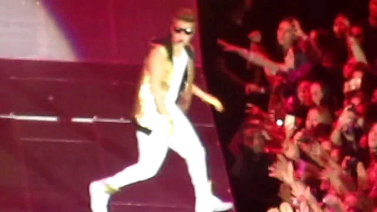 Justin Bieber-All Around The World (Barclays Center, New York 11-12-12 ...