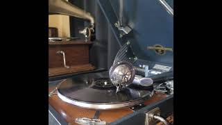 灰田 勝彦 ♪新 雪♪ 1942年 78rpm record. Columbia Model No G ｰ 241 phonograph