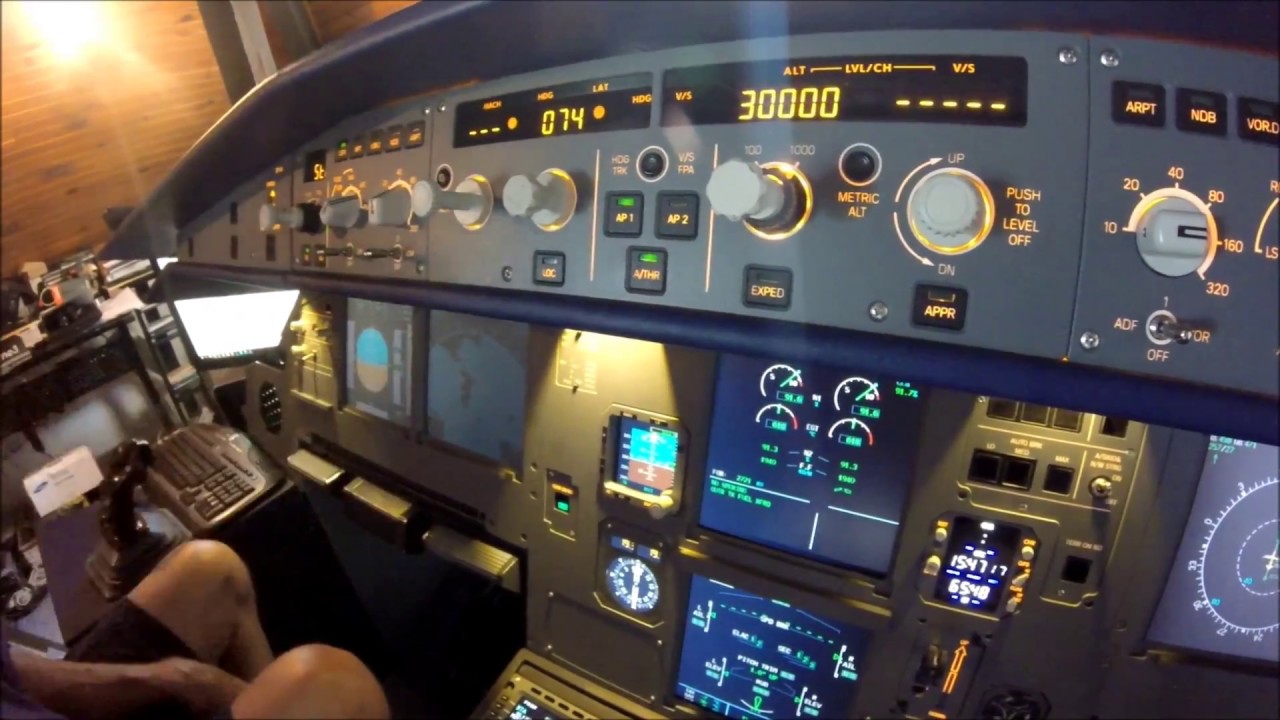 INCROYABLE ! J'essaye Son Home Cockpit AIRBUS A320 ! - YouTube