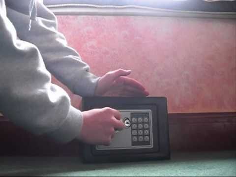 How to break into most digital safe's How to break into most digital safe's