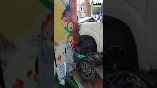 Road Accident: ਸੜਕ ਕਿਨਾਰੇ ਖੜੇ ਮੋਟਰਸਾਈਕਲ 'ਚ ਆ ਵਜੀ ਬੇਕਾਬੂ ਗੱਡੀ, ਵੇਖੋ ਮੌਕੇ ਦੀਆਂ ਤਸਵੀਰਾਂ