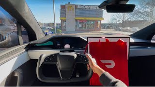 DOORDASHING IN SELF DRIVING TESLA FSD (POV)!!🚗🍔🍟