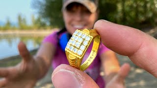 SHE FOUND A DIAMOND GOLD RING!