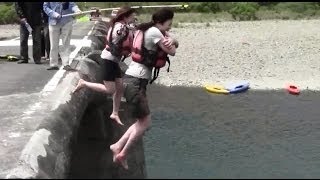 口屋内沈下橋からの飛び込み　四万十川　Dive to Shimanto River