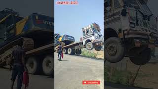 operator loading Excavator on truck Trailer shorts #shorts #excavator #jcb #youtubeshorts