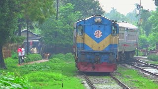 (Khulna - Chilahati ) Rupsha Express Entering Station under the wonderful rainy weather || BD RAIL