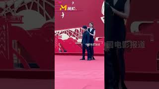 王祖蓝和李亚男现身北影节开幕式红毯