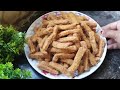 make perfect jaggery para like crispy halwai with easy tarika. gur pare recipe gur para recipe