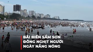 Bãi biển Sầm Sơn đông nghịt người ngày nắng nóng  | VTV24