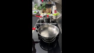 在家做胡椒黄油黑虎虾➕梭子蟹年糕太享受了 今日菜单： 胡椒黄油黑虎虾  梭子蟹年糕 甜杆西兰花 #美食vlog #日常做饭 #我的厨房日记 #懒人美食 #抖音美食制作