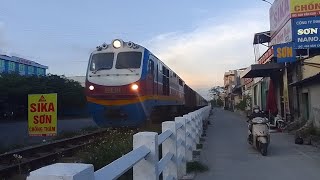 [674] D19E-941 kéo tàu khách SE5 (17:37) (11/09/2022)