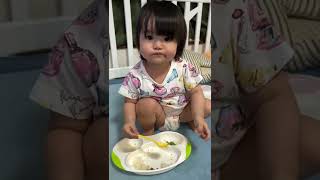 【食育】結局スプーンより手づかみが食べやすい😂#shorts #baby #funny